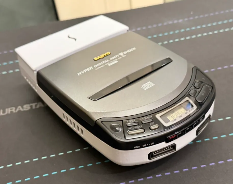 Энтузиаст создал неофициального наследника редчайшей консоли Sega Энтузиаст создал неофициального наследника редчайшей консоли Sega
